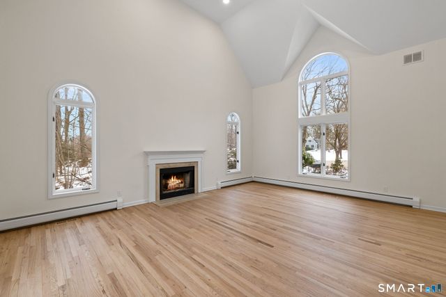 7 Canterbury Lane, Monroe, CT 06468