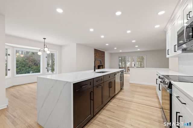 7 Canterbury Lane, Monroe, CT 06468