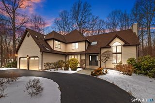 7 Canterbury Lane, Monroe, CT 06468