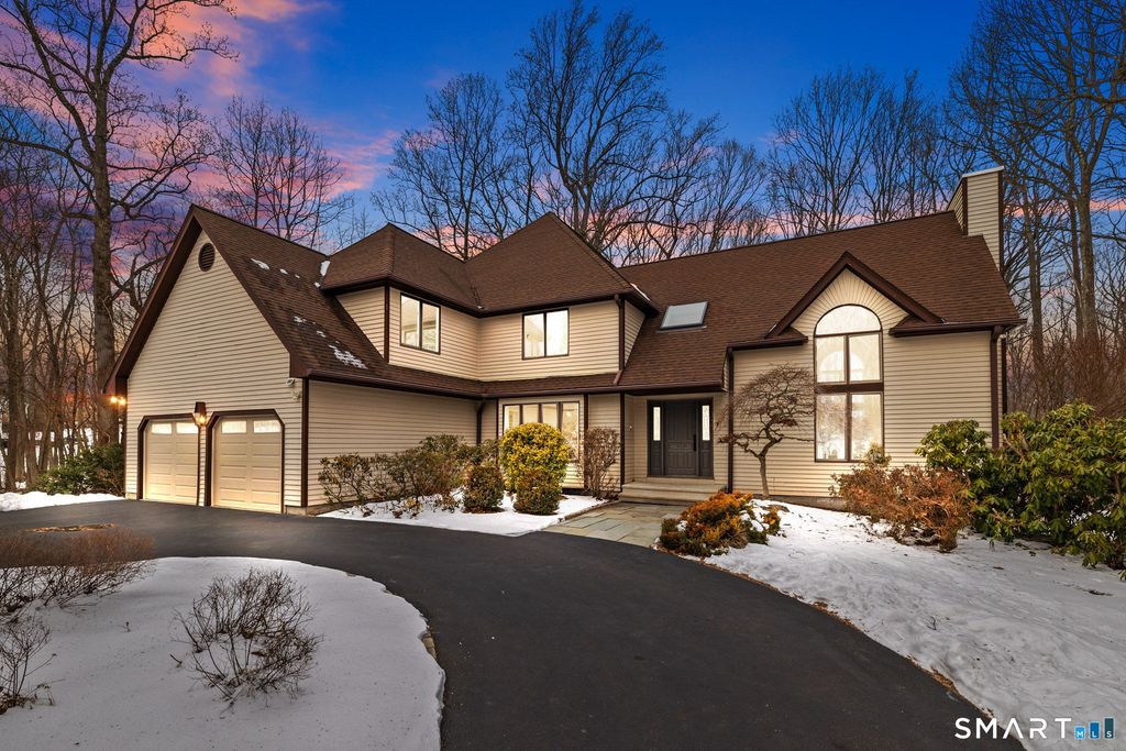 7 Canterbury Lane, Monroe, CT 06468