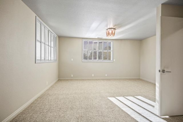 4 Atherton Is, Stockton, CA 95204