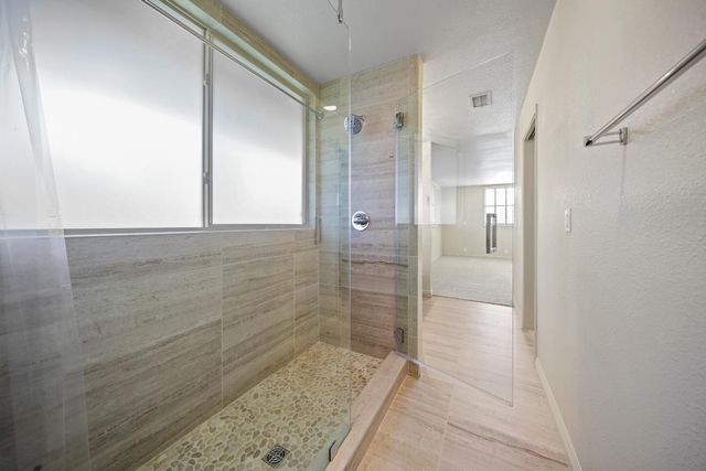 4 Atherton Is, Stockton, CA 95204