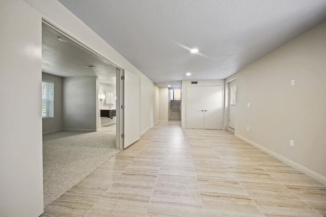 4 Atherton Is, Stockton, CA 95204