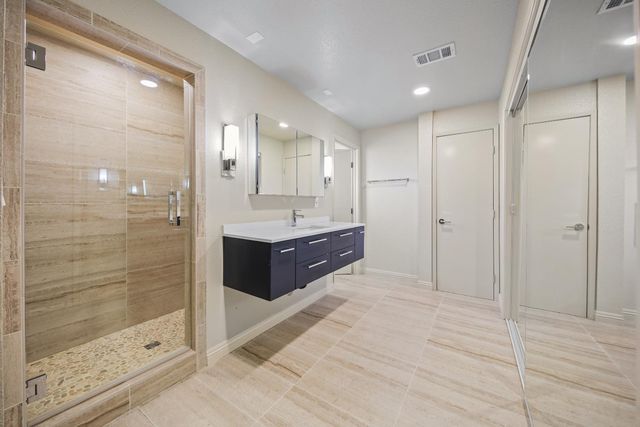 4 Atherton Is, Stockton, CA 95204