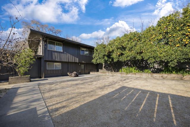 4 Atherton Is, Stockton, CA 95204