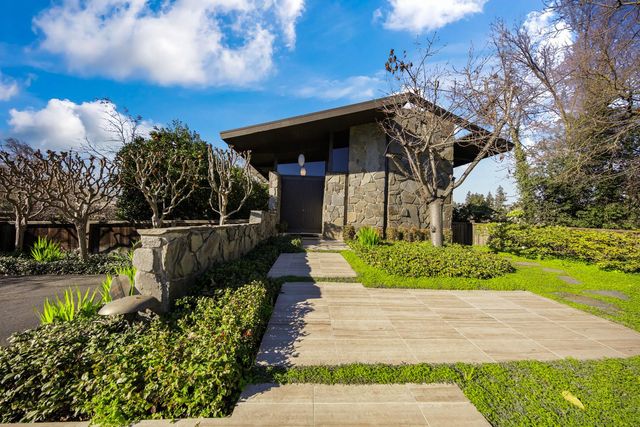 4 Atherton Is, Stockton, CA 95204