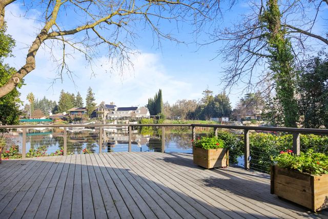 4 Atherton Is, Stockton, CA 95204