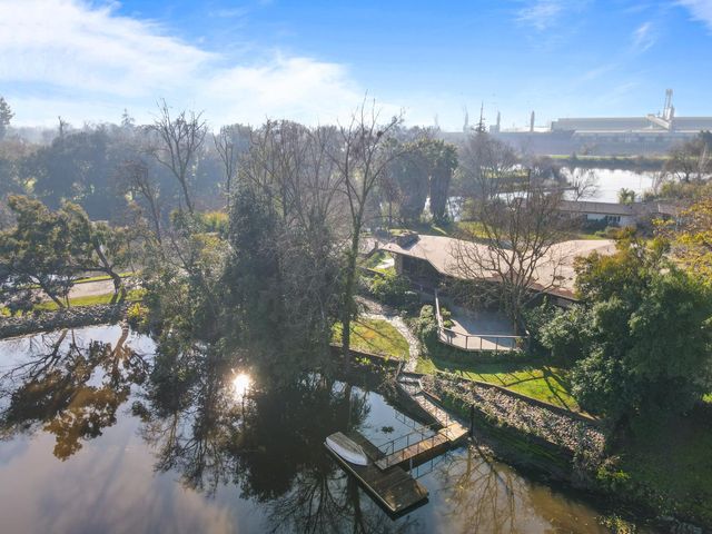 4 Atherton Is, Stockton, CA 95204