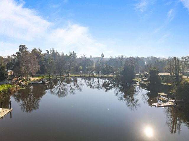 4 Atherton Is, Stockton, CA 95204