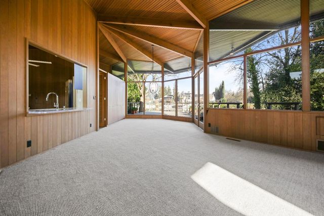 4 Atherton Is, Stockton, CA 95204