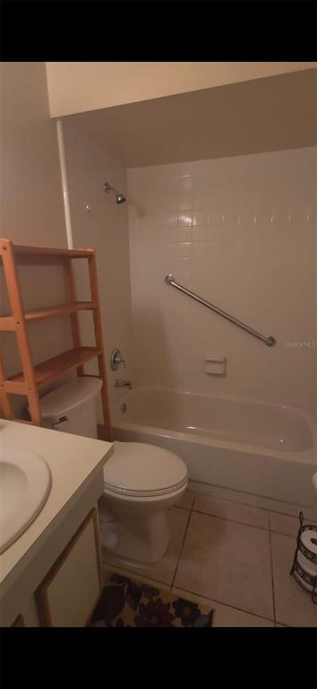 Image 3 of property listing at 128 CREEKSIDE WAY, Orlando, FL 32824