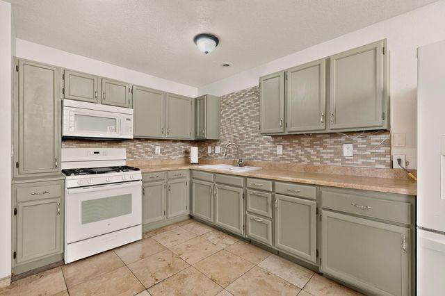 4332 Spanish Broom Avenue NW, Albuquerque, NM 87120