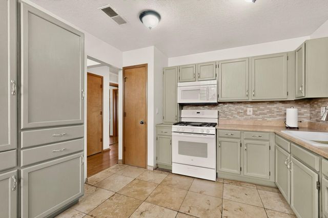 4332 Spanish Broom Avenue NW, Albuquerque, NM 87120