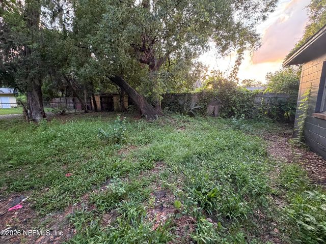 528 TROUT RIVER Drive, Jacksonville, FL 32208