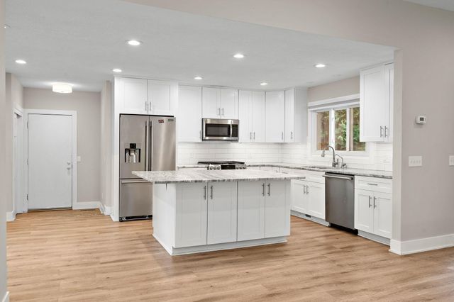 17110 28th Place N, Plymouth, MN 55447
