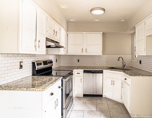 3009 W College Street, Broken Arrow, OK 74012