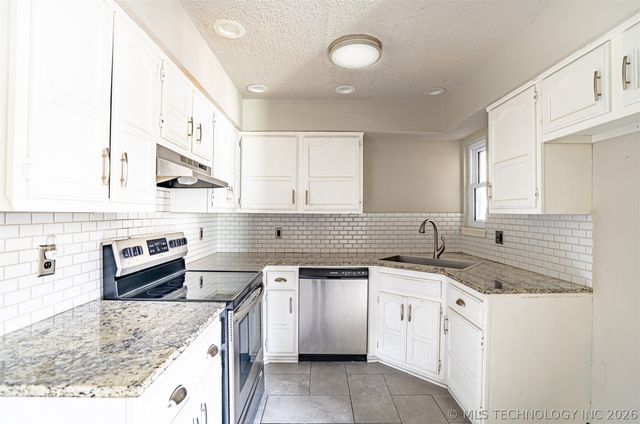 3009 W College Street, Broken Arrow, OK 74012