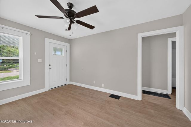 2445 Lindbergh Dr, Louisville, KY 40208