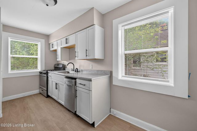2445 Lindbergh Dr, Louisville, KY 40208
