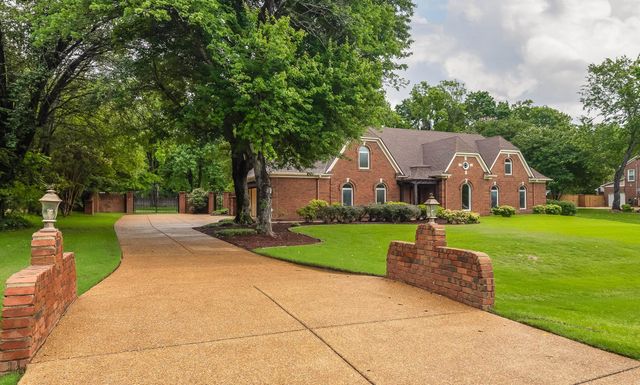 10120 BARN HILL DR, Collierville, TN 38017