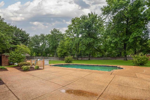 10120 BARN HILL DR, Collierville, TN 38017