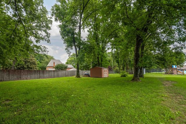 10120 BARN HILL DR, Collierville, TN 38017