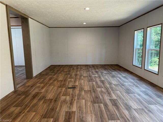 224 Briar Creek Court, Thomasville, NC 27360