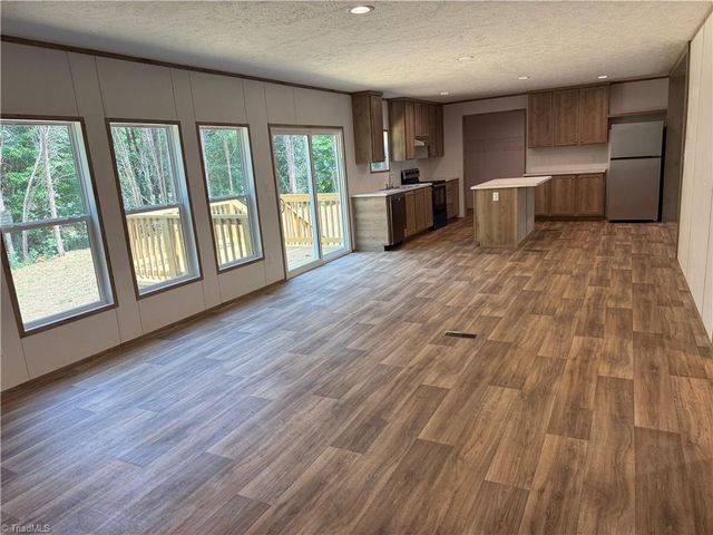 224 Briar Creek Court, Thomasville, NC 27360