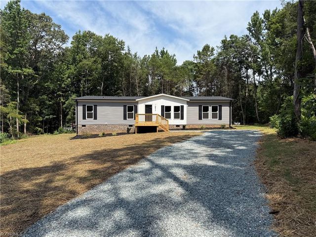 224 Briar Creek Court, Thomasville, NC 27360