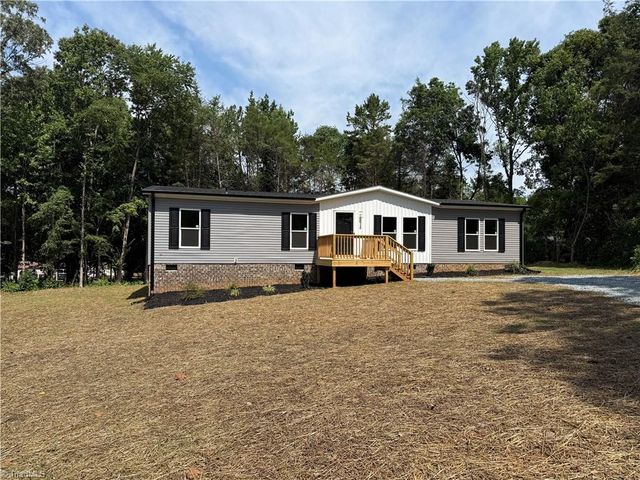 224 Briar Creek Court, Thomasville, NC 27360