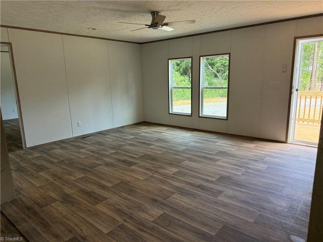 224 Briar Creek Court, Thomasville, NC 27360