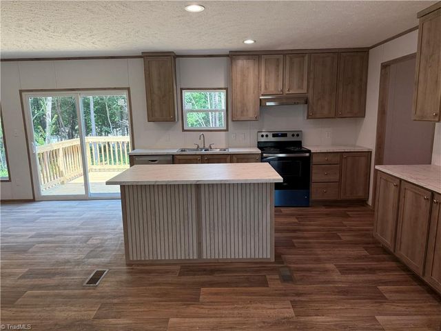 224 Briar Creek Court, Thomasville, NC 27360