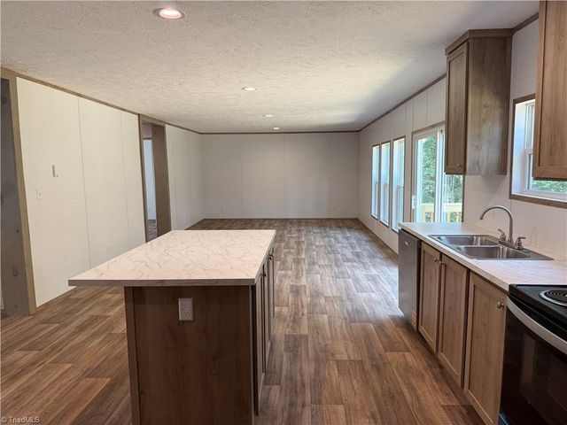 224 Briar Creek Court, Thomasville, NC 27360
