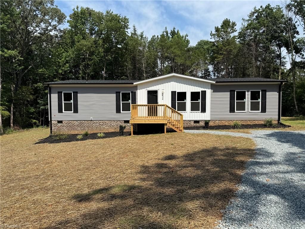 224 Briar Creek Court, Thomasville, NC 27360
