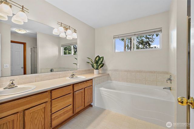24104 231st Place SE, Maple Valley, WA 98038