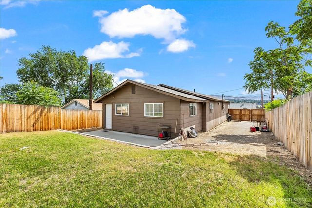 724 S Chelan Avenue, Wenatchee, WA 98801