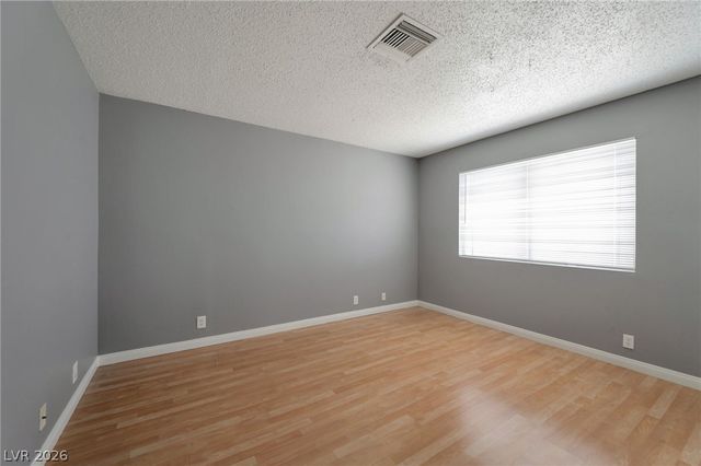 3825 Summer Breeze Circle, Las Vegas, NV 89108