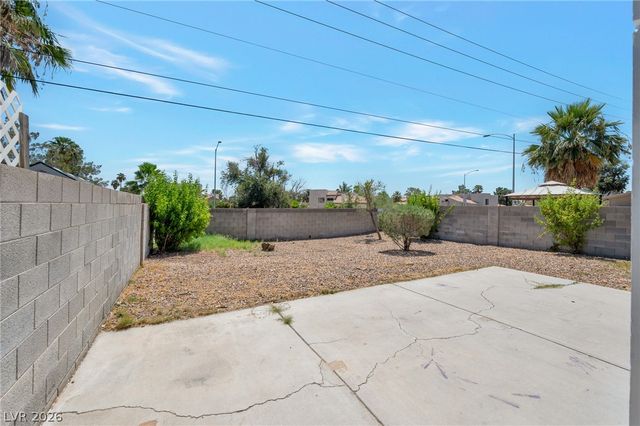 3825 Summer Breeze Circle, Las Vegas, NV 89108