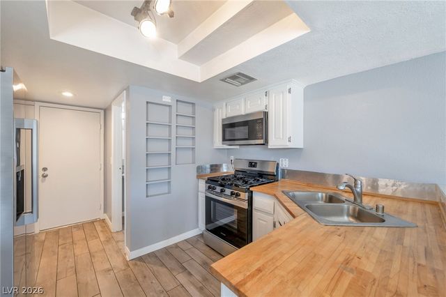 3825 Summer Breeze Circle, Las Vegas, NV 89108