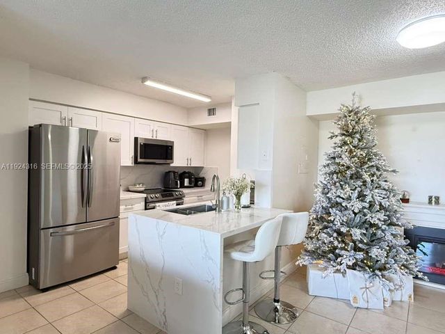 15221 SW 80th St 304, Miami, FL 33193