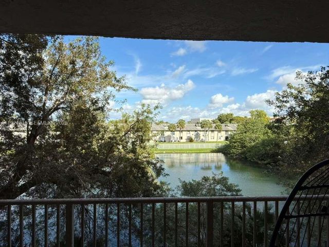 15221 SW 80th St 304, Miami, FL 33193