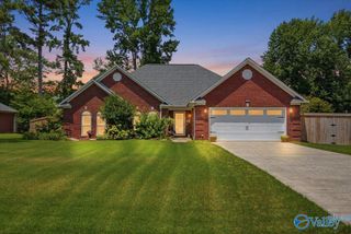 145 Preswick Place NW, Huntsville, AL 35806