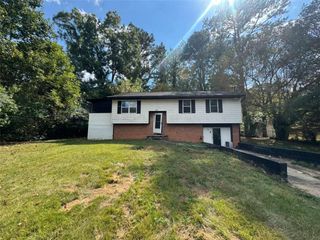 371 Roxbury Drive, Riverdale, GA 30274