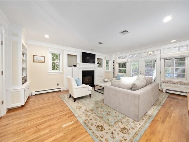 6 Brewer Way, Hingham, MA 02043