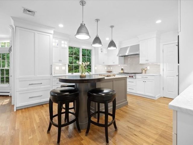 6 Brewer Way, Hingham, MA 02043