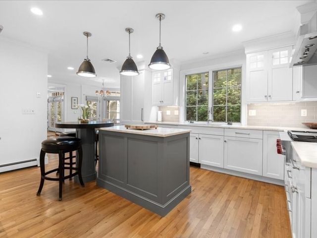 6 Brewer Way, Hingham, MA 02043