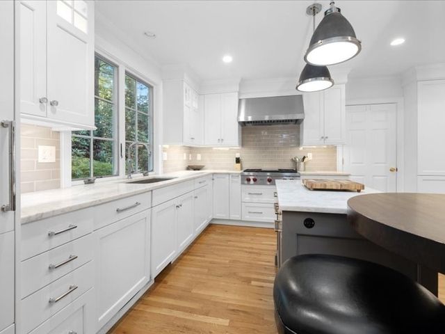 6 Brewer Way, Hingham, MA 02043