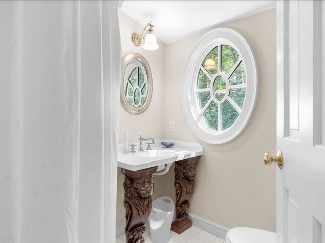 6 Brewer Way, Hingham, MA 02043