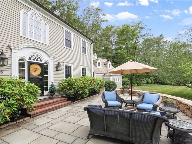 6 Brewer Way, Hingham, MA 02043