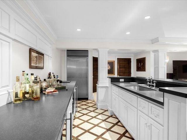 6 Brewer Way, Hingham, MA 02043